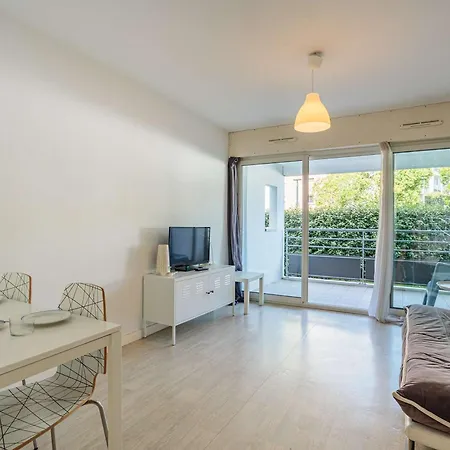 Avec Terrasse, Parking En Sous-sol, Entre Biarritz Et Anglet, A 5 Km Des Plages - Fr-1-3-600 Apartment *