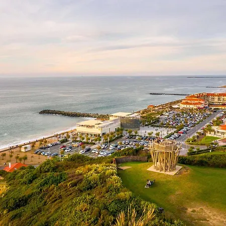 Avec Terrasse, Parking En Sous-sol, Entre Biarritz Et Anglet, A 5 Km Des Plages - Fr-1-3-600 *